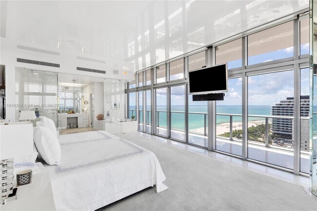 Building Photo - 3737 Collins Ave