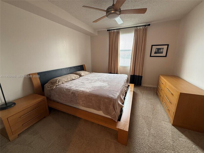 Building Photo - 17150 N Bay Rd