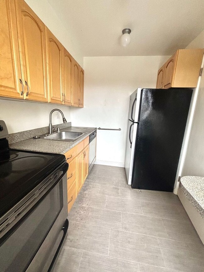 Building Photo - 1 BR/1 BA bright and spacious condo in East Queen Anne.