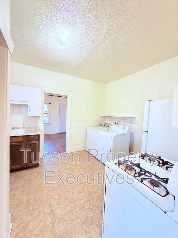 Building Photo - 722 E Drachman St