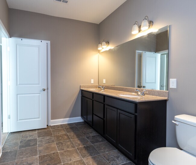 Building Photo - 509 Broadberry Ave