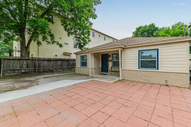 Building Photo - 1327 W 21st St