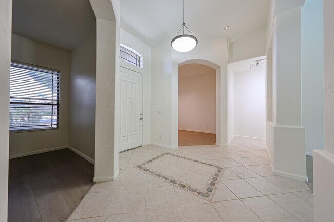 Building Photo - 4536 W Villa Linda Dr