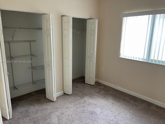 Building Photo - 380 NE 31st Terrace