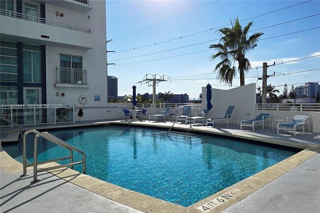 Building Photo - 7600 Collins Ave