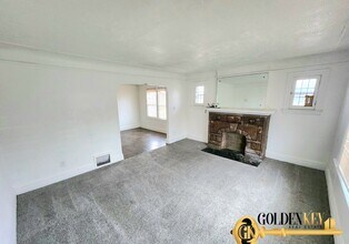 Building Photo - 14613-14615 Mettetal St