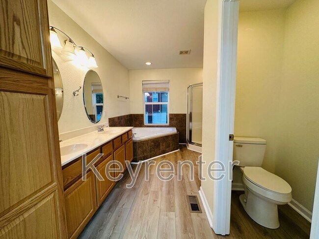 Building Photo - 846 Blue Spruce Way