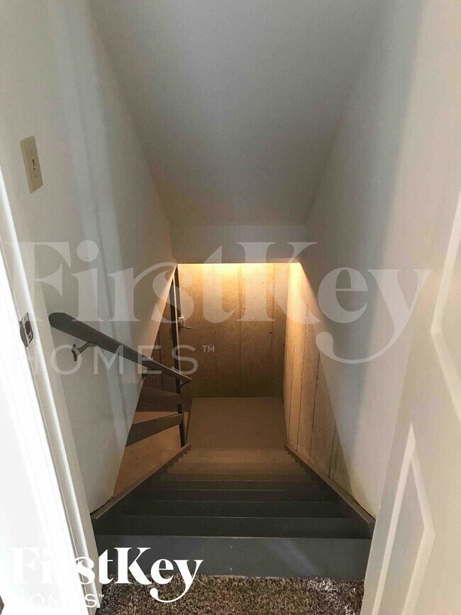 Building Photo - 875 Millers Run Ct
