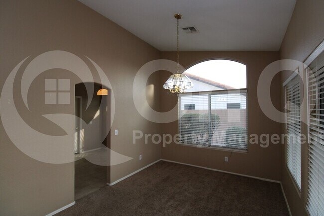 Building Photo - 1450 South Villas Court