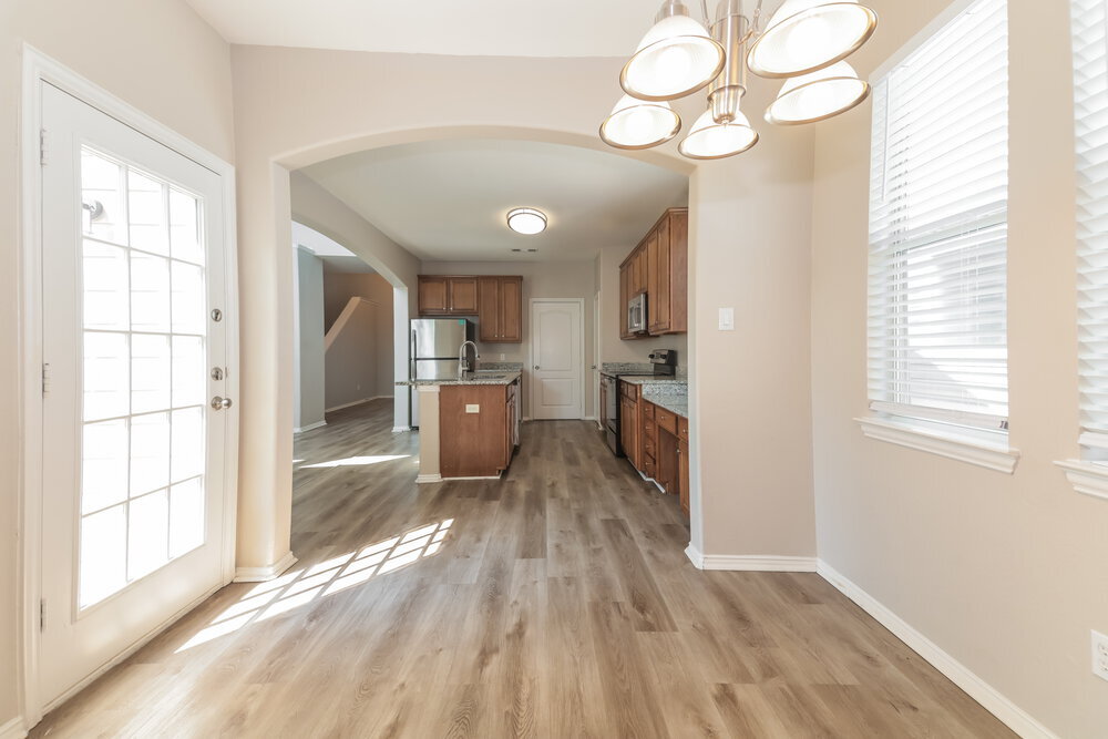 Building Photo - 1820 Plymouth Dr