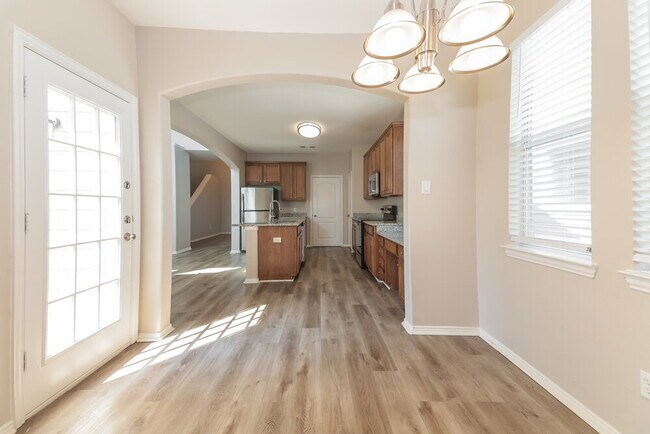 Building Photo - 1820 Plymouth Dr