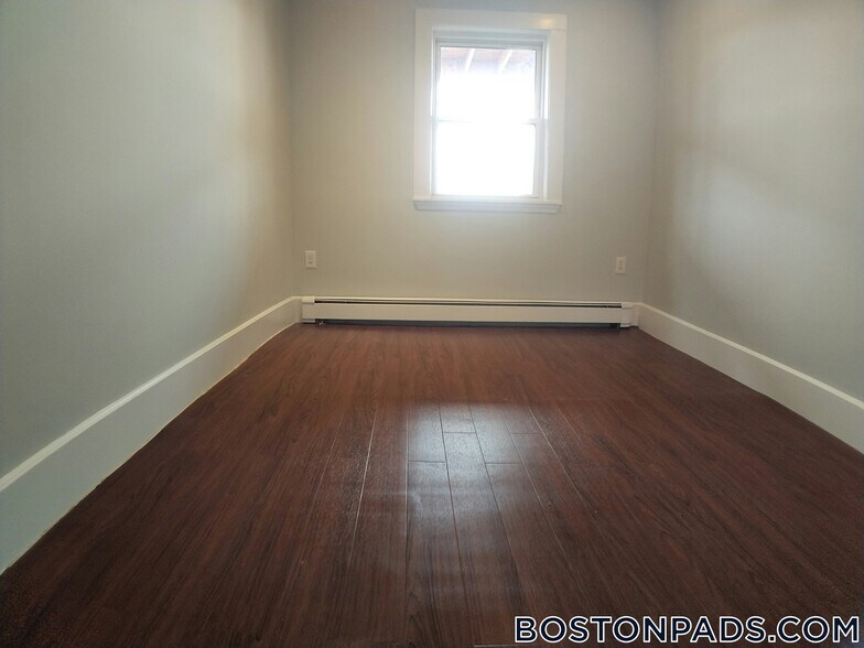 Building Photo - 44 Fenton St