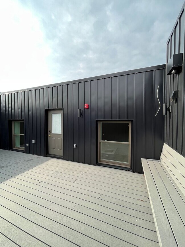Building Photo - **  AVAILABLE AUGUST 2026  **  Beautiful Downtown Apartment with Private Rooftop Deck  Call to in...