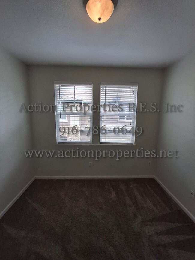 Building Photo - 2308 Las Palomas Loop