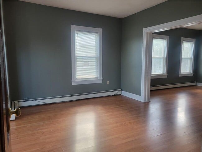 Building Photo - 23 Young St