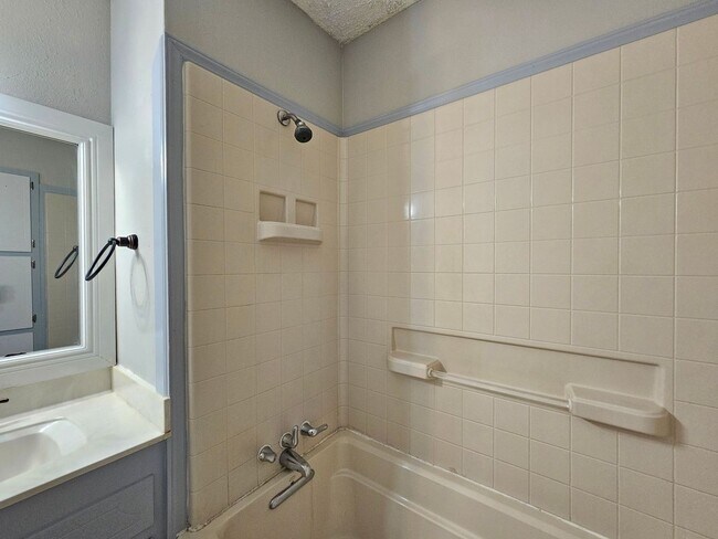 Building Photo - 2301 Zinnia Ct