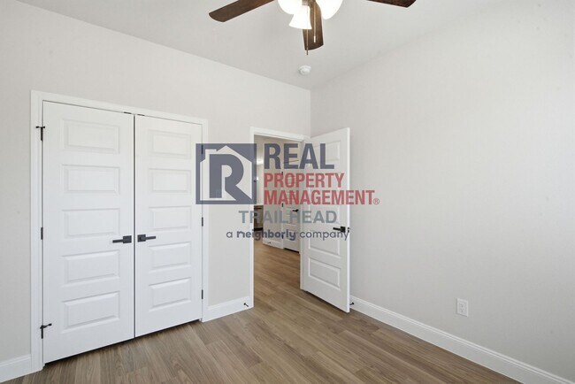 Building Photo - 5805 Barkridge Dr