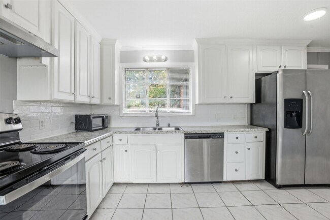 Building Photo - 3917 Anita St