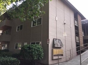 Building Photo - 2 bedroom in Seattle WA 98116