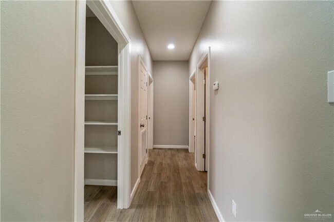 Building Photo - 6903 Venus Dr