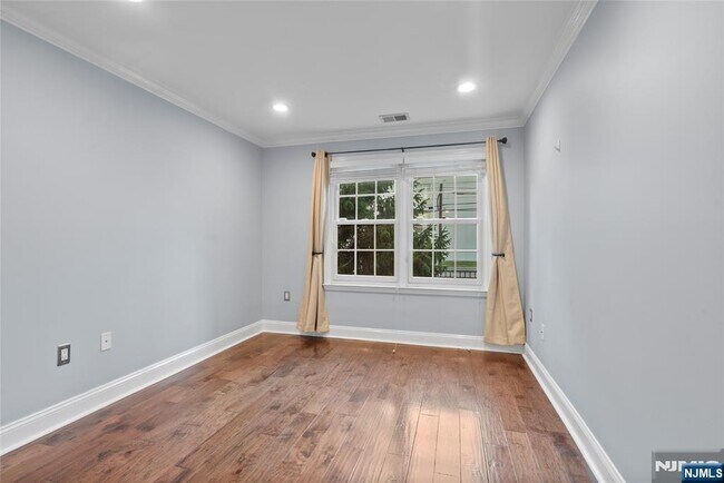 Building Photo - 169 Price 169