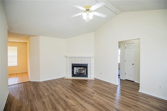 Building Photo - 808 Jon Dr
