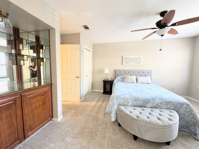 Building Photo - 9809 Lakewood Ct