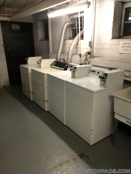 Building Photo - 63 Fellsway W