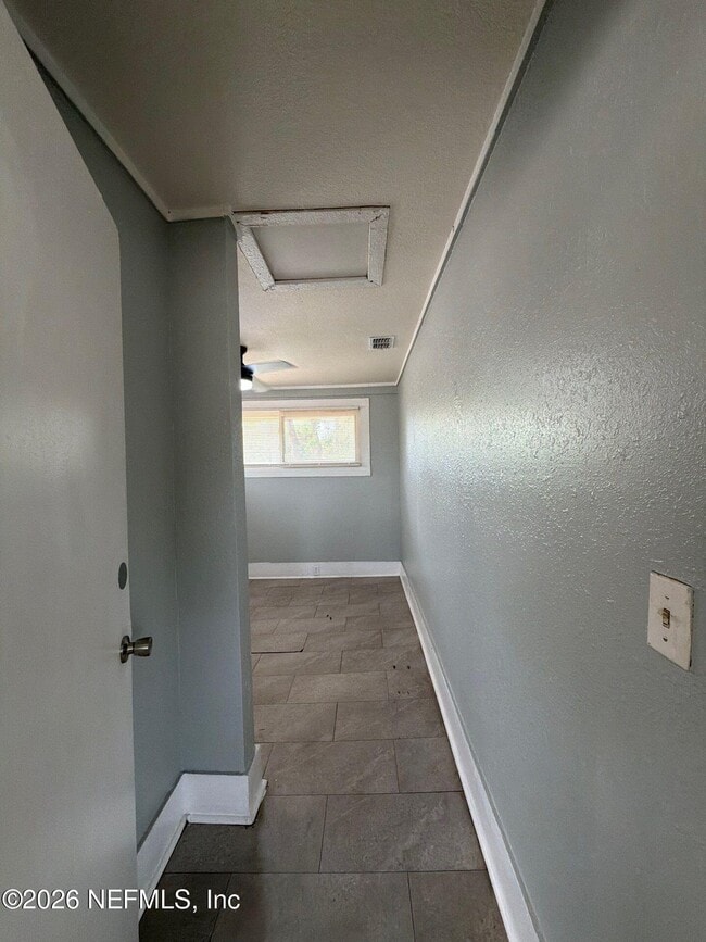 Building Photo - 7210 Elwood Ave