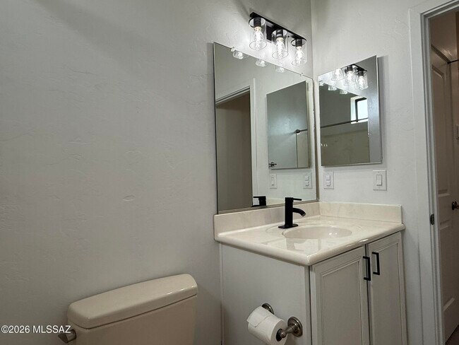 Building Photo - 2028 E River Rd