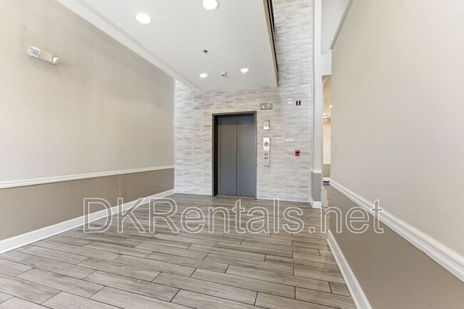 Building Photo - 220 Renaissance Pkwy NE