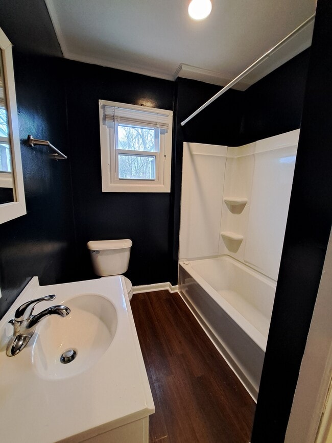 Building Photo - 120 S Monmouth St