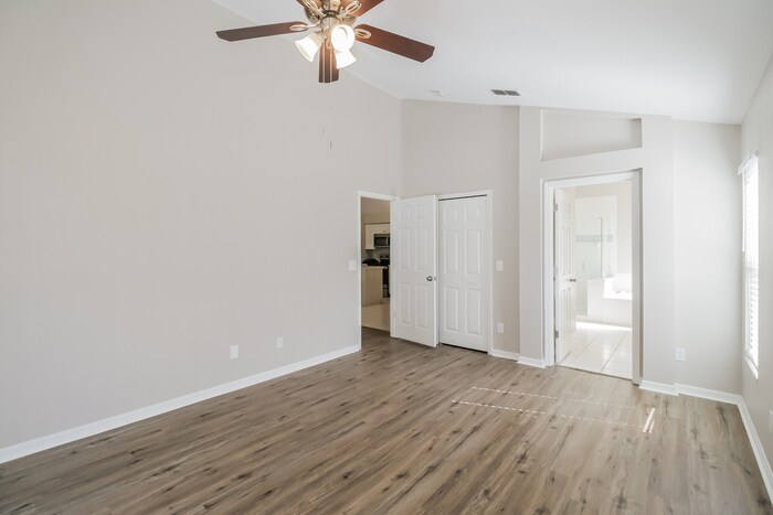 Building Photo - 29114 Crossland Dr