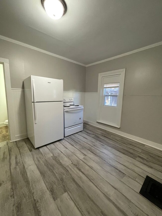 Building Photo - 909 Merchant St