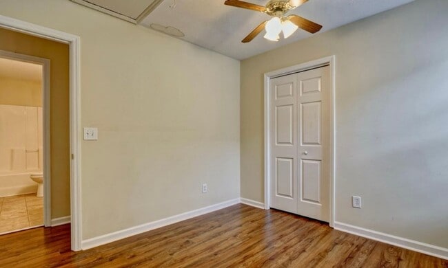 Building Photo - 3 Bedroom Home located Close To Carolina Beach