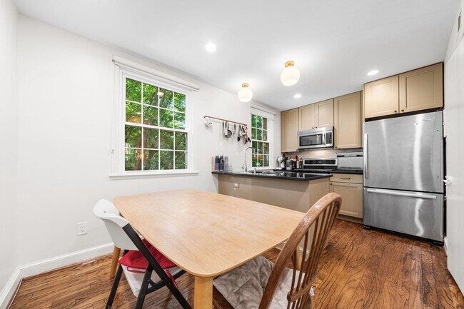 Building Photo - 2720 Ordway St NW