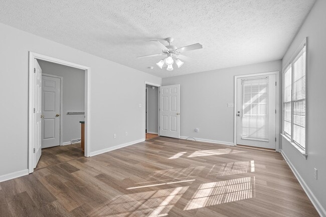 Building Photo - Main Level 2 Bedroom