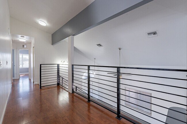 Building Photo - Pending/Rented - Modern Comfort Meets Conv...