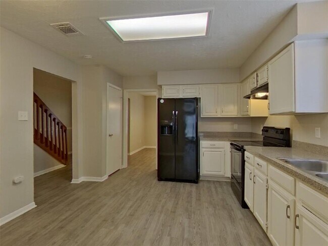Building Photo - 5511 Fairview Forest Dr