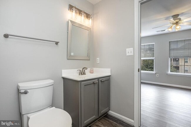 Building Photo - 1060 Gardenview Loop