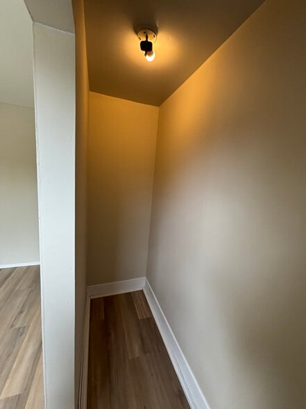 Building Photo - 238 Schiller St