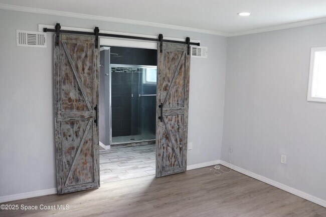 Building Photo - 491 Seacrest Ave