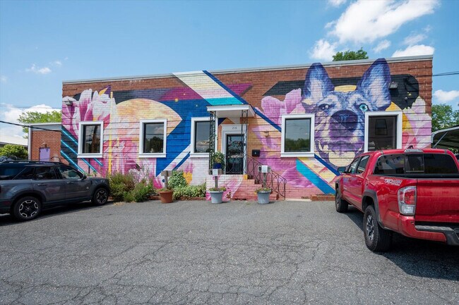 Building Photo - 211 Foster Ave