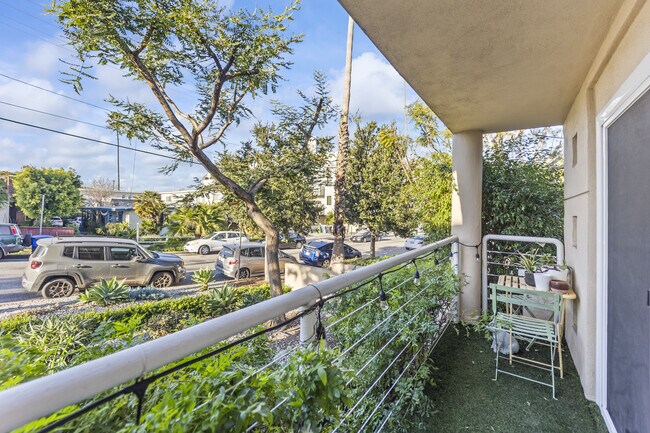 Building Photo - 712 Pacific St