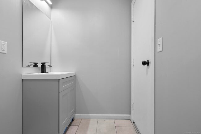 Building Photo - 140 Grand St