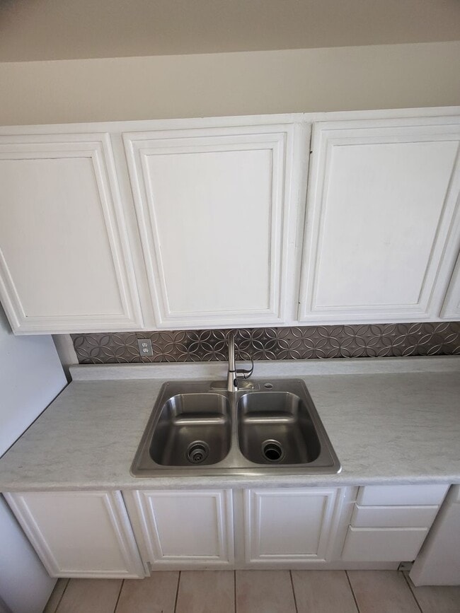 Building Photo - ZILONIS TOWNHOME II - Bourbon Street