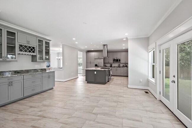 Building Photo - 5804 Poplar Ln