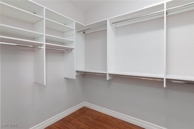 Building Photo - 8949 Diamond Falls Dr