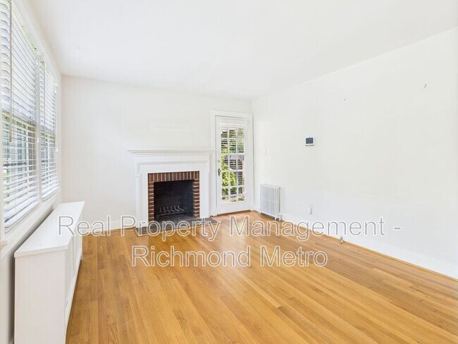 Building Photo - 1101 Normandy Dr