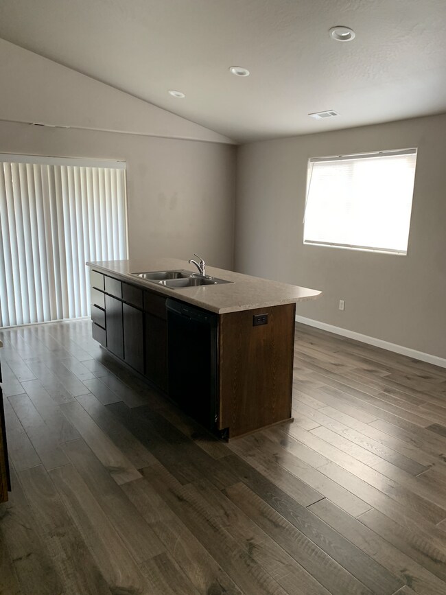 Kitchen 2 - 1681 Grand Ave